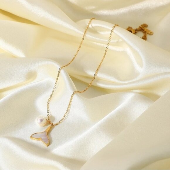 18k Gold Plated Shell Mermaid Tail Pearl Pendant Necklace - Picture 6 of 9